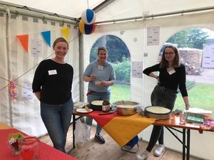 Für das leibliche Wohl war beim Sommerfest gesorgt. Foto: Wohnheim Friedensplatz