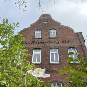 Das Peter-Friedrich-Ludwig-Stift in Esens. Foto: Kerstin Kempermann