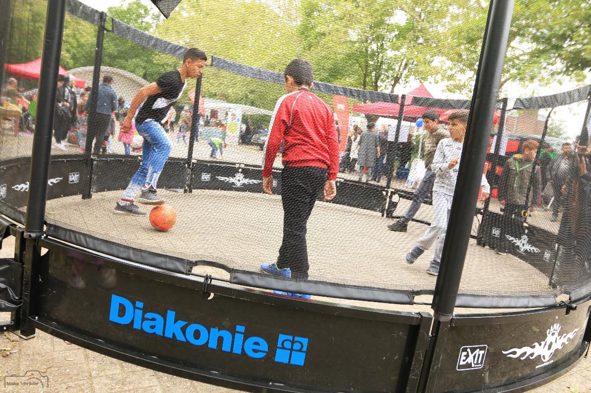 Beim Wolleparkfest wird den Besuchern zum Abschluss der Ferien viel geboten. (Das Bild entstand beim Wolleparkfest 2019). Foto: Maike Schröder/ Diakonisches Werk Delmenhorst/Oldenburg-Land e.V