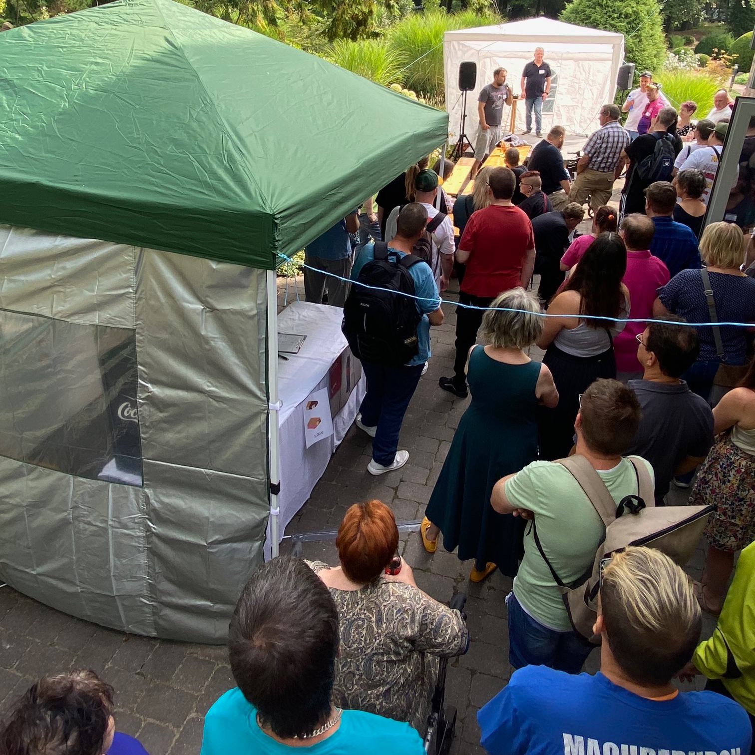 Gute Stimmung beim Ehemaligentreffen. Foto: Diakonie im Oldenburg